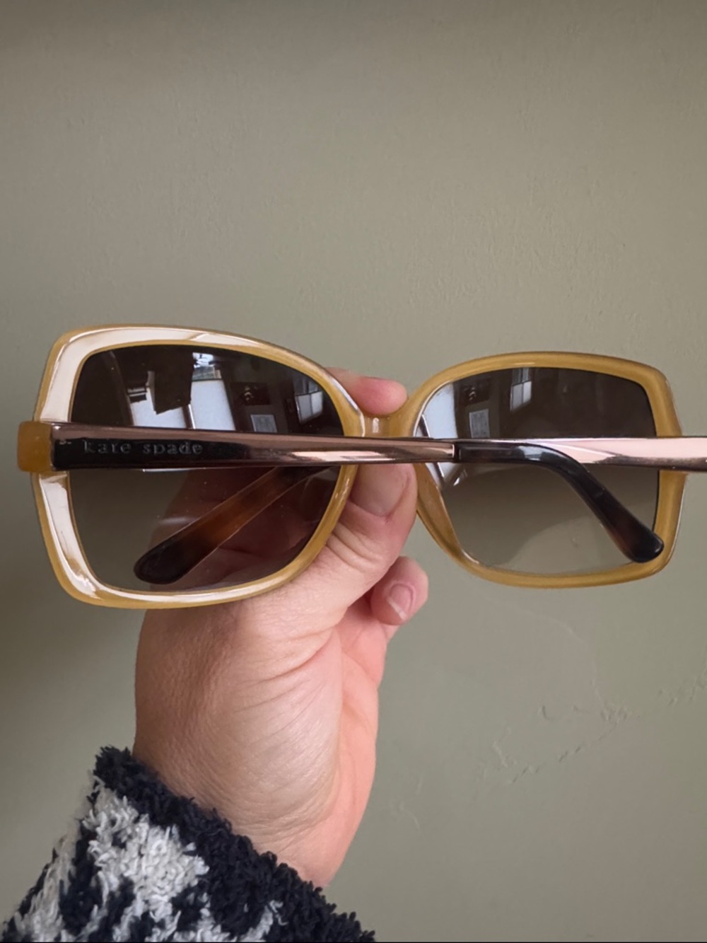 kate spade Oversized Tortoiseshell Sunglasses - Brown Gradient Lenses - Picture 5 of 6
